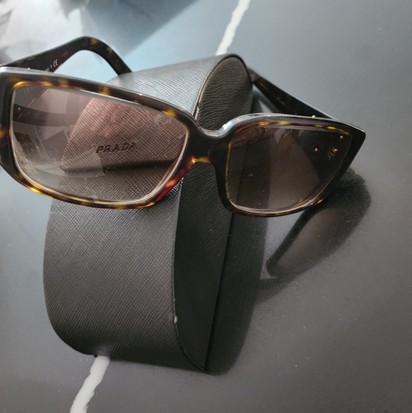 Prada sunglasses with case - Picture 2 of 3